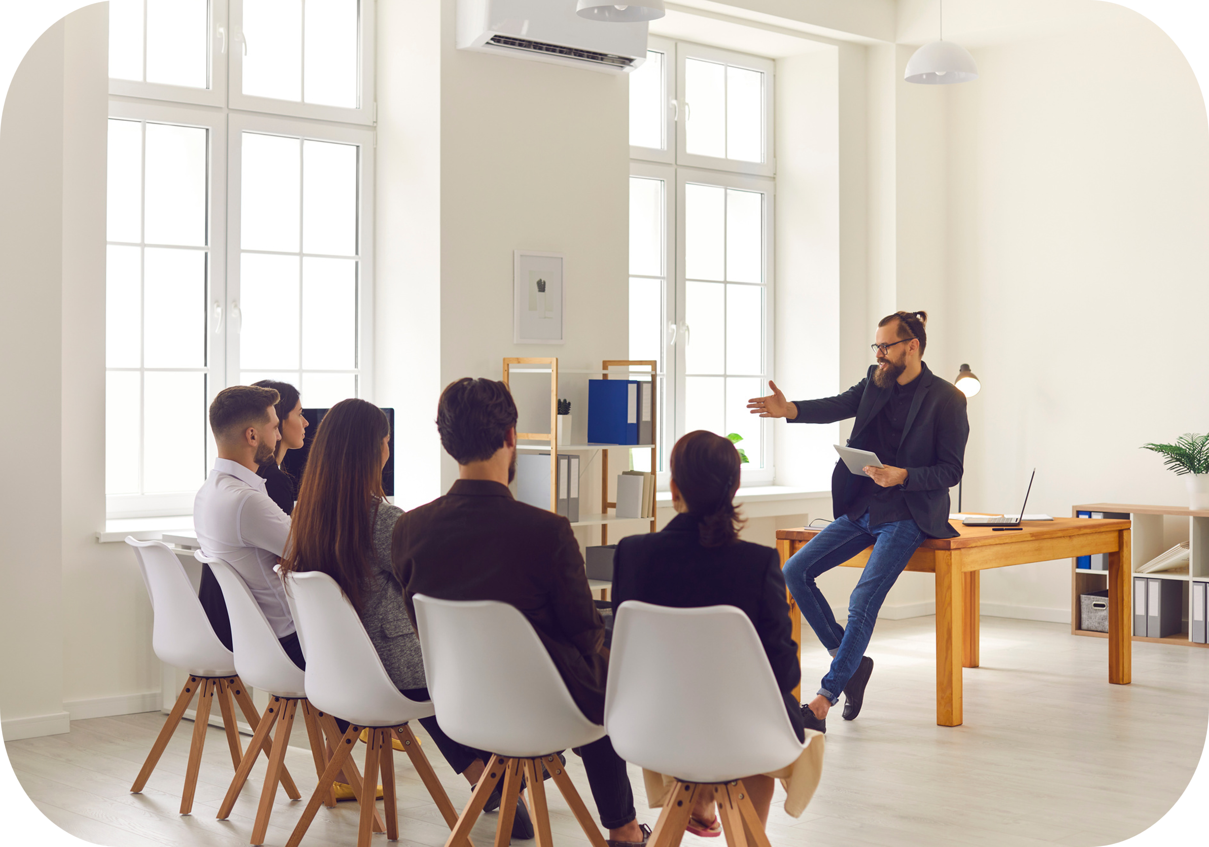 Sesión de capacitación en una oficina